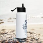 Stainless steel water bottle with a straw lid - Image 2